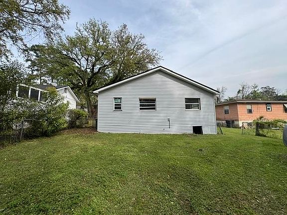 4th image of 1206 Abraham St