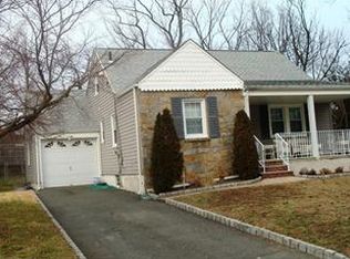 127 S Leswing Ave, Saddle Brook, NJ 07663