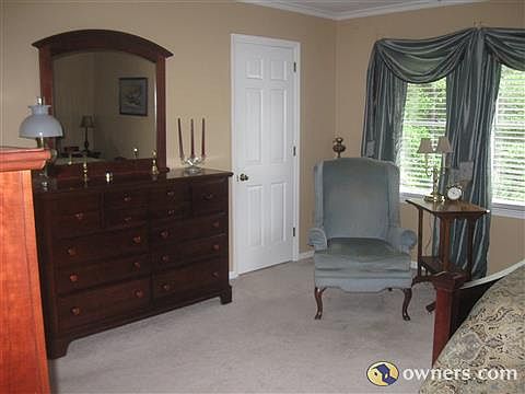 Master Bedroom w/walkin closet