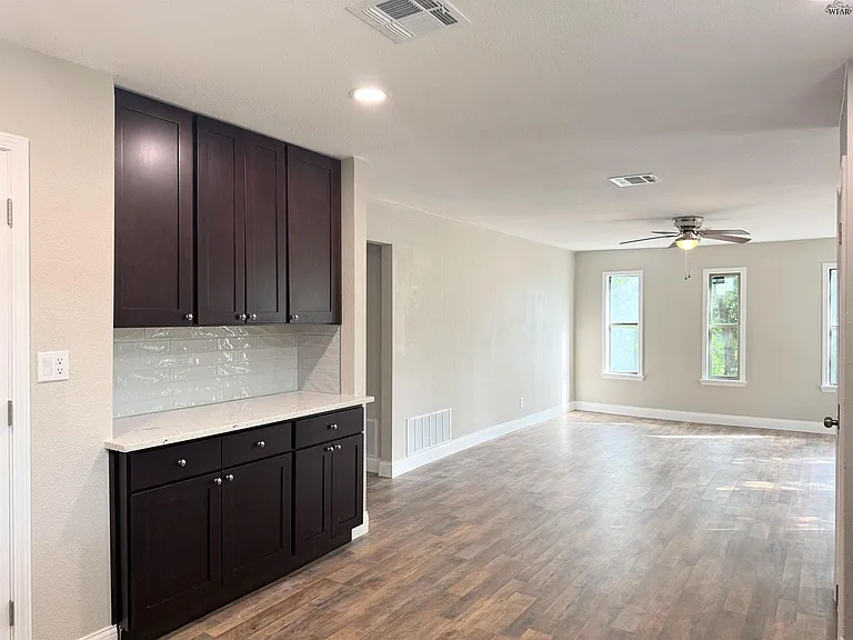 104 Sandy Ln — Photo 10