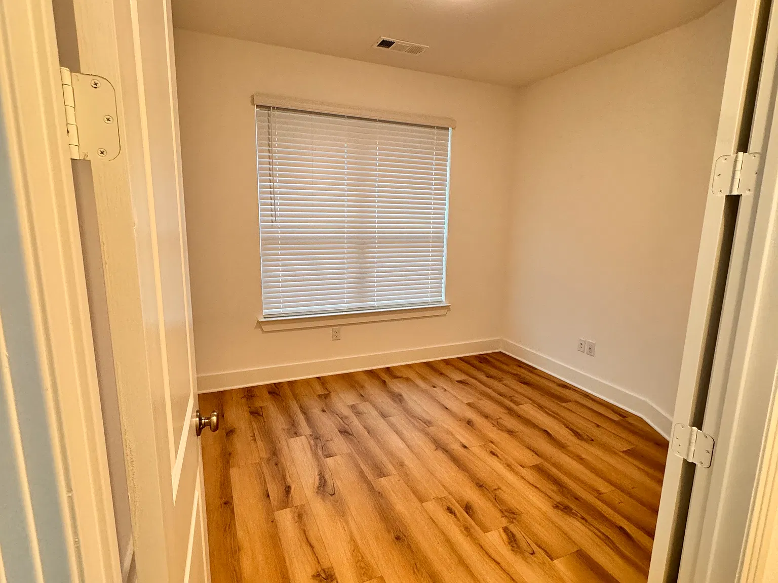 4 bed, 2441 sqft, $2,995 — Photo 4
