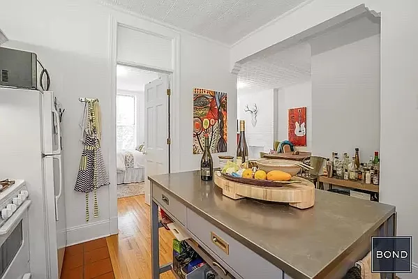 Rented by Bond New York | media 13