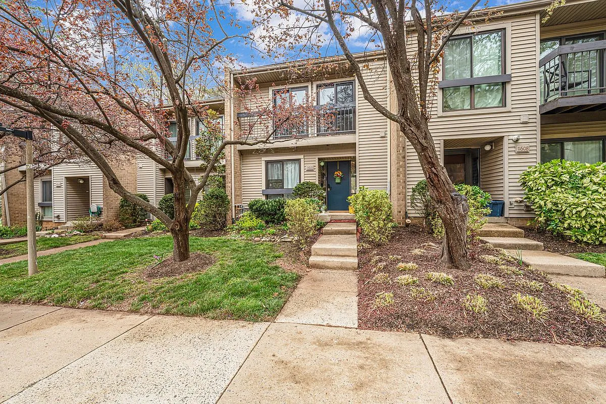 3 bed, 2.5 bath, 1636 sqft, $3,200 — Photo 1