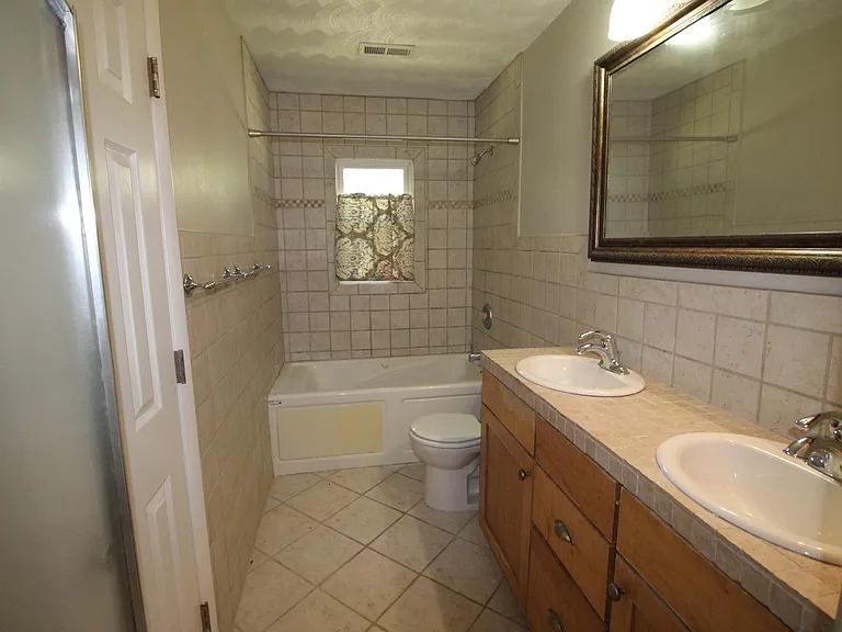 2349 Custom Cir — Photo 28