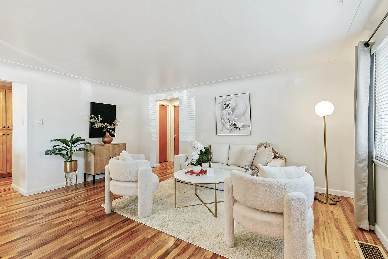 3 bed, 1091 sqft, $3,000 — Photo 4