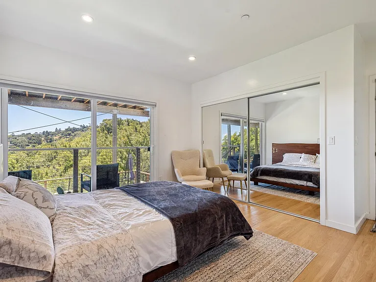 Lower level large bedroom