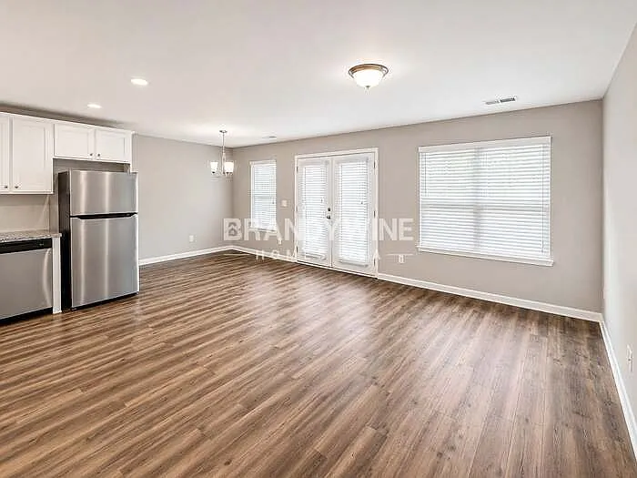 3 bed, 2.0 bath, 1469 sqft, $1,945 — Photo 4