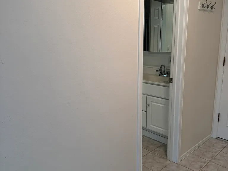 11108 NE 68th St #428 — Photo 20