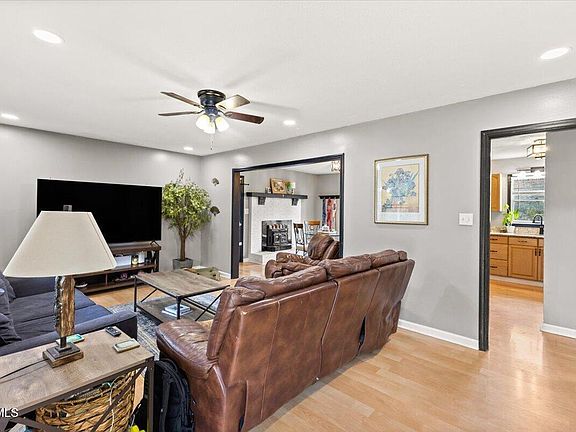 4th image of 2905 Newton St