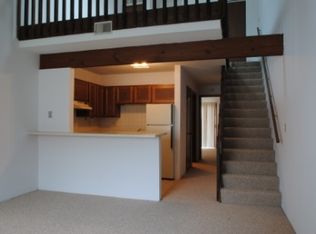 64 Village Circle Dr, Glen Carbon, IL 62034