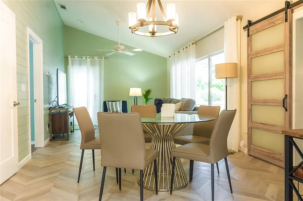 3 bed, 2.0 bath, 1606 sqft, $6,900 — Photo 4