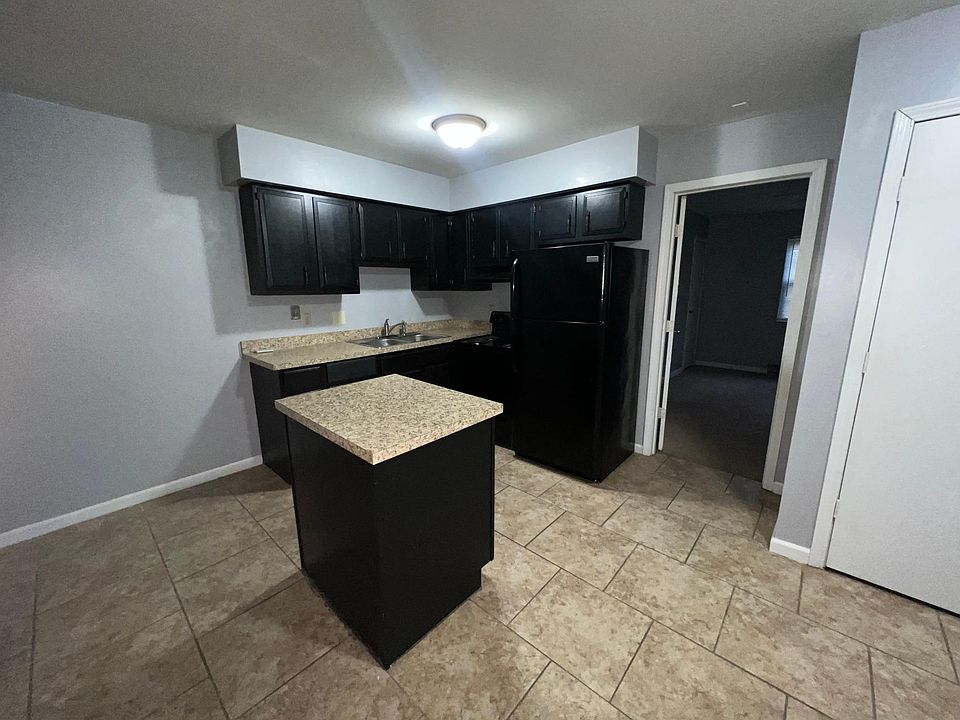 2nd image of 1211 Lincoln Ave APT S