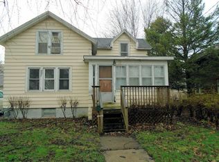 531 Center Cross St, Sycamore, IL 60178