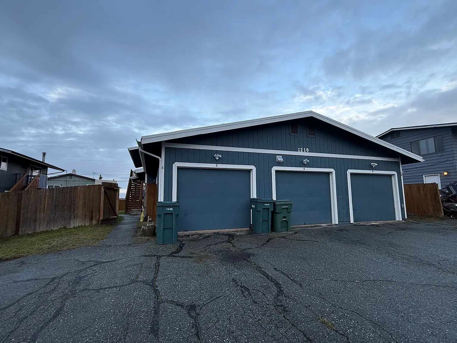 1210 Valley St — Photo 1