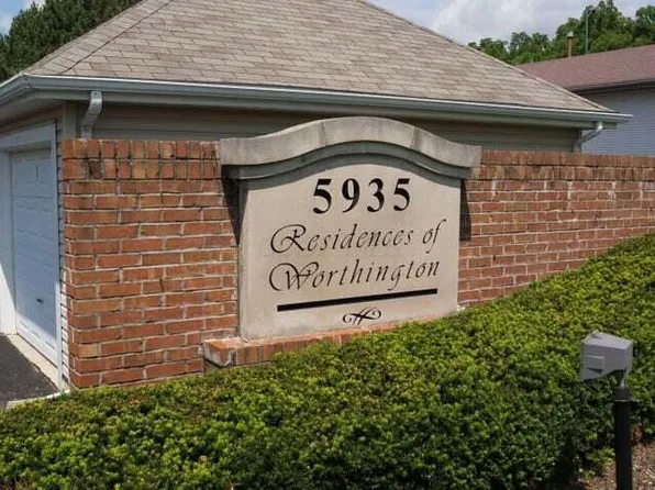 5935 N High St #202, Worthington, OH 43085