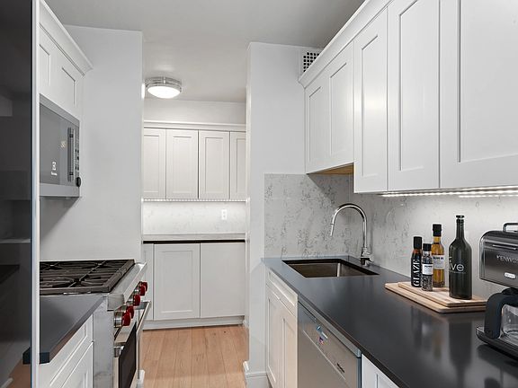 5th image of 220 E 67th St APT 10G