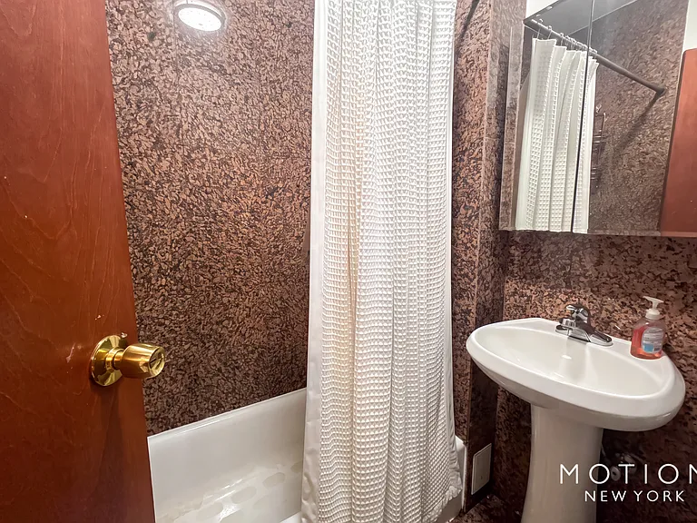 1261 Park Ave #15 — Photo 4