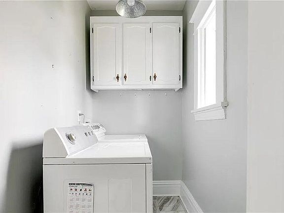 4th image of 1432 Oakwood Ave