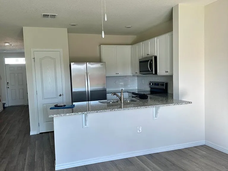 1257 Balsam Dr — Photo 3