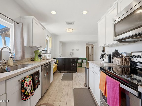 5th image of 465 N STANDAGE Street