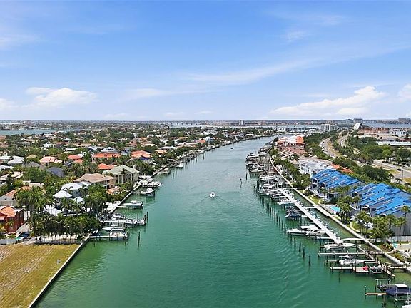2nd image of 910 Pinellas Bayway S APT 201