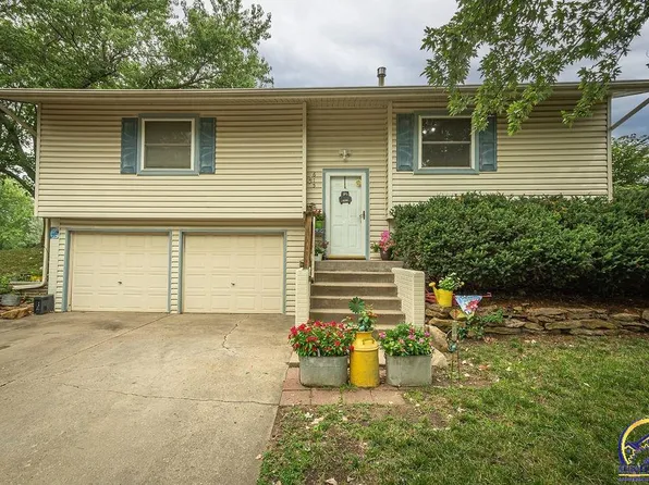 615 N 4th St, Carbondale, KS 66414