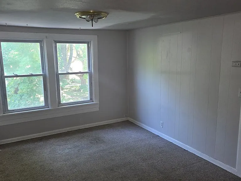 490 & 492 McHenry St — Photo 5