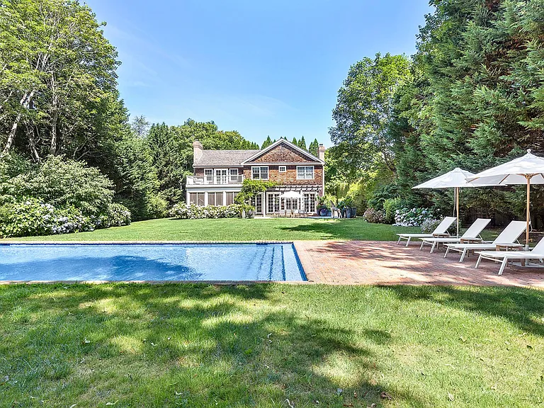 78 Pantigo Rd — Photo 1
