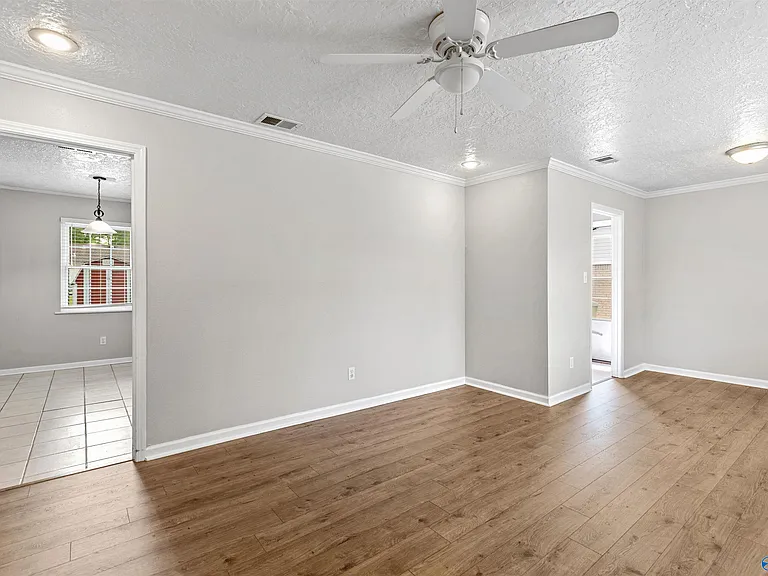 2406 Yorkshire Dr SW — Photo 11