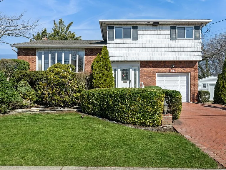 482 Harbor Dr — Photo 1