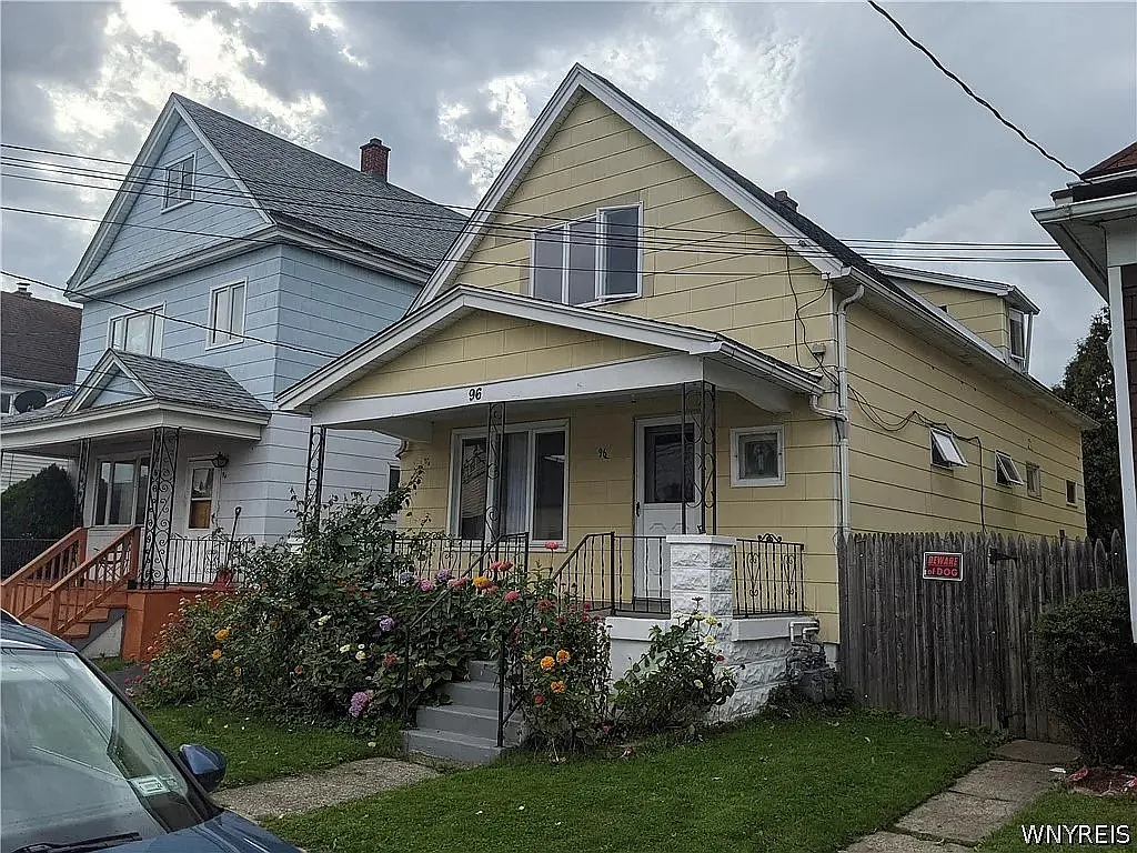 2 bed, 1.5 bath, 1697 sqft, $925 — Photo 1
