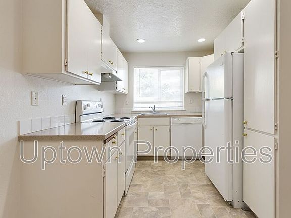 5th image of 228 SE 106th Ave APT A