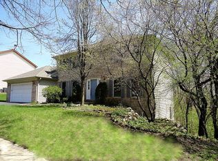 910 Wildwood Ct, Saint Charles, IL 60174