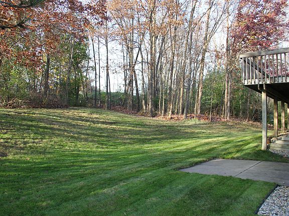 3rd image of 861 Meadowmeade Dr SE