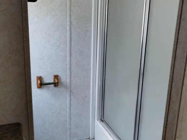 143 SE Laurence Ct — Photo 13