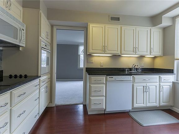 5th image of 19425 Van Aken Blvd APT 514