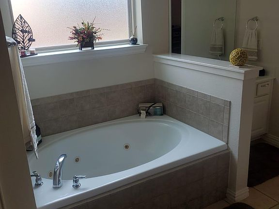 4th image of 2109 Parkvista Ct
