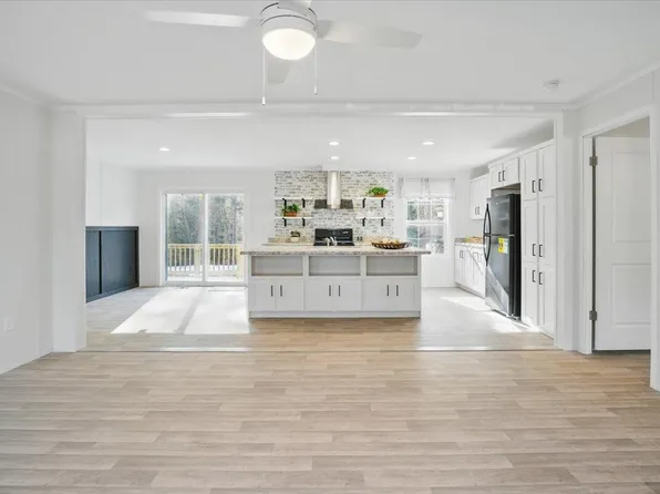 22 Birch Avenue, Oxford, ME 04270