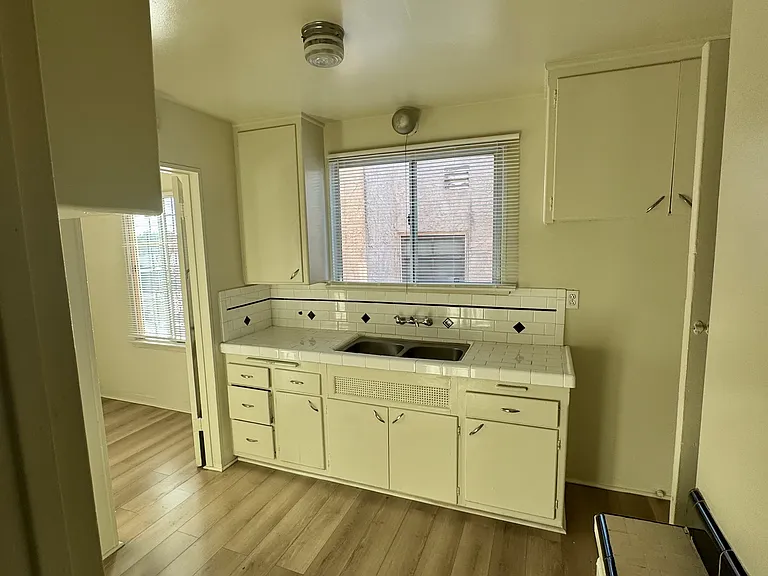 6509 S Van Ness Ave #6511-1/2 — Photo 7