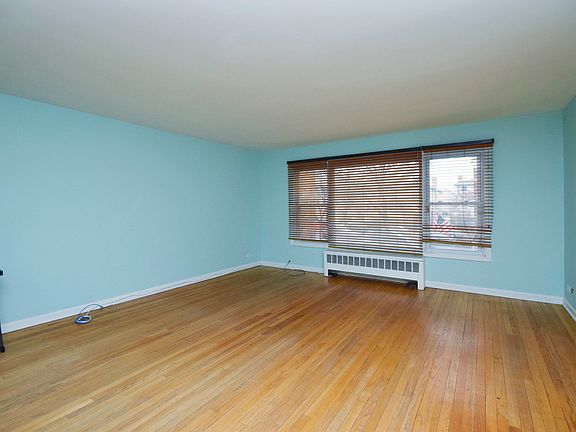 4th image of 6817 N Northwest Hwy #2