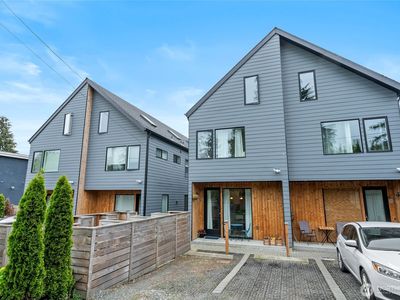 914 B N 100th Street #2, Seattle, WA, 98112