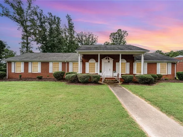 830 Cool Springs Rd, Asheboro, NC 27203