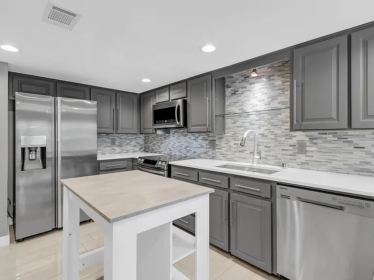 1424 Hampton Rd — Photo 9