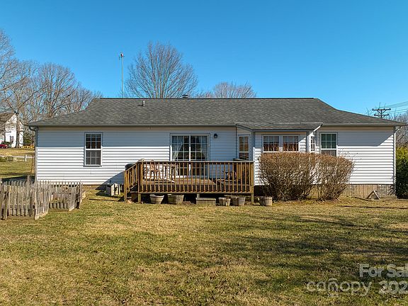 5th image of 15 Regal Knolls Dr