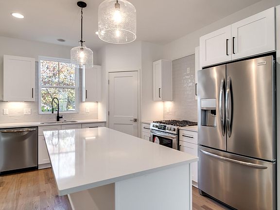 3rd image of 405 Marshall St Unit 6
