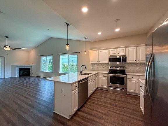 3rd image of 1208 E Yonge St