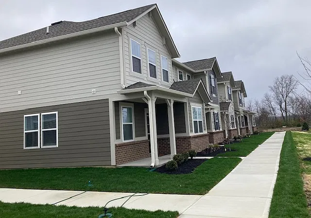 3 bed, 1736 sqft, $2,290 — Photo 2