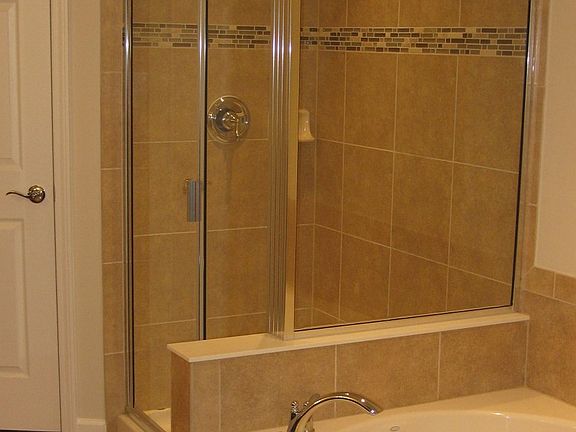 Winston Owner's Bathroom