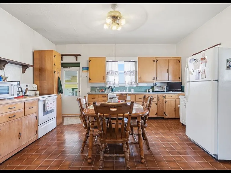 139 Springdale Rd — Photo 7