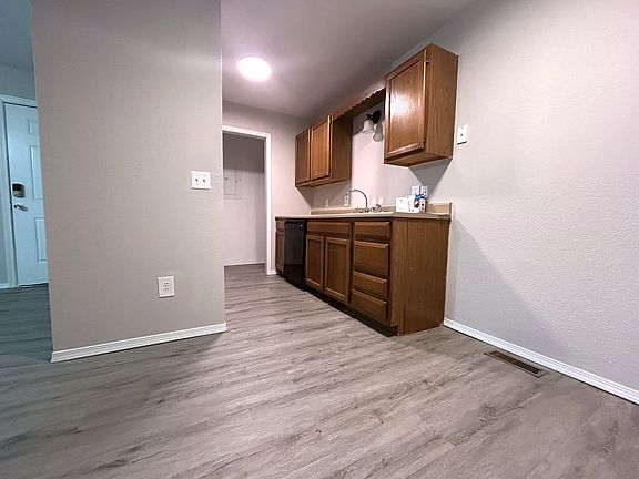 2nd image of 2752 S Meadowbrook Ave #8f85eb936